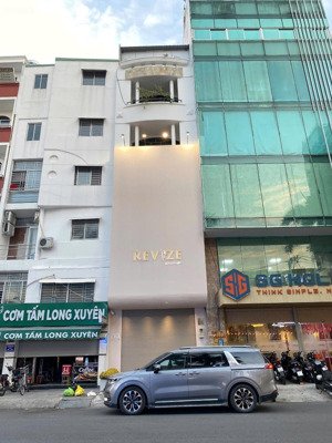 siêu vị trí! chủ cần bán nhà mặt tiền đường hoàng việt p4 tân bình.dt:4,5x19m2 giá 31 tỷ.7 tầng