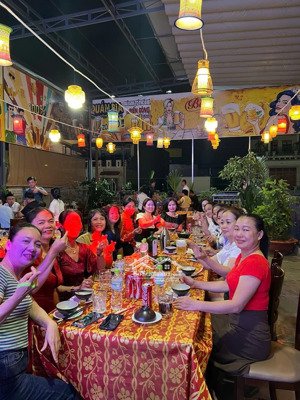 mặt bằngvkinh doanh đỉnh cao -ngang10x30 - 300m2 - 14 tỷ- đường trước nhà 16m vỉa hè- vincom dĩ an