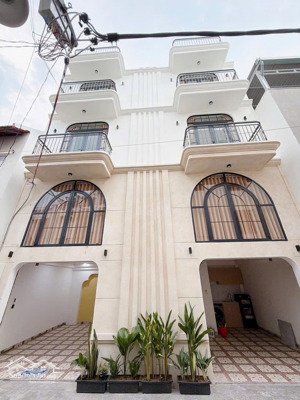 hot- bán nhà có thang máy full nội thất đưởng 22 lình đông - 1 trệt 3 lầu chdv .thu nhập 36triệu