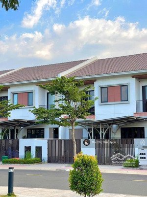 giá tốt chưa từng có, nhà 2 tầng sổ hồng sẵn cần bán gấp