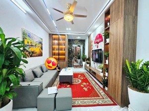 nhà mới đón tết 6 tầng thang máy full nội thấy xịn cầu giấy 40mxmt3.6m giá12.8tỷ mặt ngõ thông kd