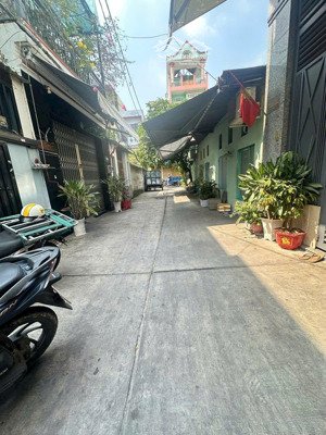 nhà mới 2 tầng phú định (giáp q6) chủ tặng lại hết nội thất xịn xò . 37m2 nhỉnh 3 tỷ