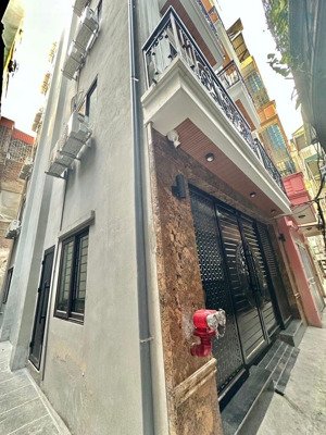 dòng tiền tôt- vị trí đẹp - doanh thu khủng - gần oto
_66m 7 tầng thang máy,3 thoáng