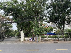 quỹ đất hiếm có!! góc 2 mt nguyễn văn hưởng - thảo điền - q2 - dt 877m2 - giá 245 tỷ