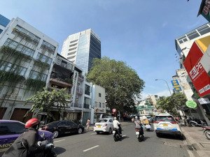 bán nhà mặt tiền đinh tiên hoàng, đa kao, quận 1. 6,5x20 , 5 tầng, không có hầm. giá bán 37 tỷ.