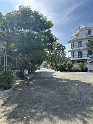 bán đất 10m x 18m, khu dân cư an ninh, đường trước nhà 15m ngay global city