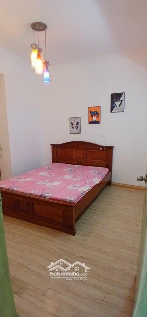 cho thuê nhà riêng ở đội cấn nhà 4 tầng, 5 ngủ, 3 vệ sinh, 60m2, giá 20tr nội thất cơ bản