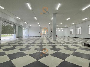 cho thuê tòa nhà mặt tiền lương đình của 14m*19m, 5 tầng suốt, giá 190 triệu/tháng