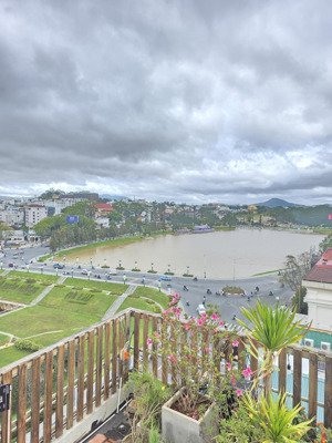 cho thuê nhà nguyên căn mặt tiền kinh doanh nhẹ: yoga, văn phòng nhỏ, nails. uyên 