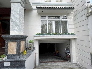 biệt thự siêu đẹp view công viên, khu ao sen 10x20m, 3,5 tấm có hầm, thang máy giá 34 tỷ