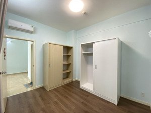 đổi không gian sống muốn về quê nên bán nhanh căn luxcity 70m2 2pn full 4tỷ2, view hồ bơi mát mẻ