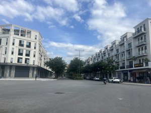 cần bán căn shop 120m2 the manor central park hà nội