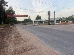 chính chủ bán gấp mặt tiền dh710 400m2 nhựa 15m cách du lịch đảo tha la 1km