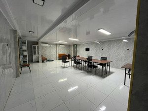 ngộp hiếm! văn phòng mặt tiền nguyễn đình hoàn, diện tích lớn vận hành ngay, giá tốt chỉ 70 tr/m2