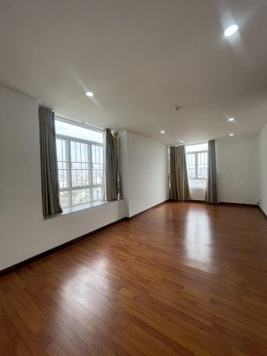 bán căn hộ giai việt tạ quang bửu 150m2 đã có sổ 3 phòng ngủ, 3 toilet giá 6,8tỷ