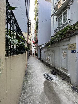 bán nhà ngõ thanh lân nhà chuyển đi nơi khác mới xây được nửa năm diện tích 52m2 mặt tiền hơn 4m