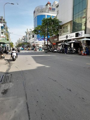 bán nhà hai mặt tiền đường nguyễn thượng hiền, phường bàn cờ, q3 dt: 3.4m x 10m 2 lầu 4pn giá 8 tỷ