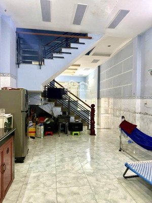 nhà cạnh sân bay metro số 2 45 m2 3 tầng cạnh mặt tiền 4.5 tỷ