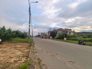 càn bán lô góc 2 đường 10,5m đẹp