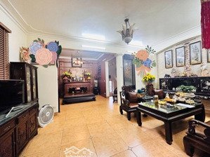 biệt thự nhỏ xinh khu ẩm thực ngọc lâm . ô tô vào nhà. vị trí vàng ở lý tưởng