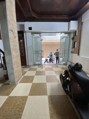 cho thuê nhà đẹp ngõ 143 trung kính, cầu giấy. dt 50m2, 4 tầng, mt 4.2m. giá chỉ 22 triệu(tháng)