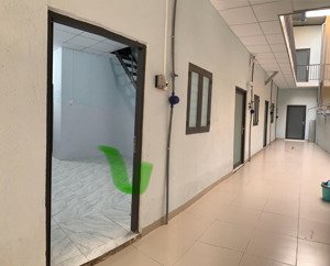 dãy nhà mới xây cho thuê, mỗi căn riêng biệt gồm 2 tầng (diện tích sàn 50m2) gần siêu thị go