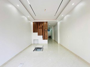 nhà đẹp liễu giai. 5 tầng mới, thoáng, mặt ngõ kinh doanh, ô tô sát nhà, dân trí, ở sướng, 43.5m2.