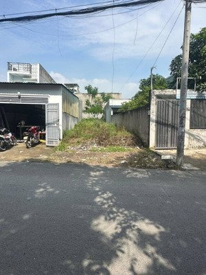 chính chủ cần bán đất giá 750 triệu. dt 92m2 đ.dương công khi xã tân hiệp hóc môn sổ hồng riêng