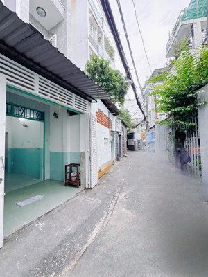 bán nhà 4 tầng trên trục đường tôn thất thuyết. gần chợ