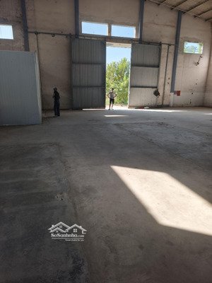 cho thuê nhà xưởng 2000m khu vực hóc môn