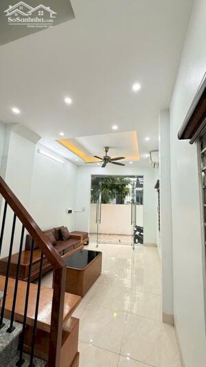 BÁN NHÀ SÁT KHU TĐC QUỲNH ĐÔ, 40M2 X 4 TẦNG, 20M RA Ô TÔ TRÁNH, FULL NỘI THẤT, SỔ VUÔNG