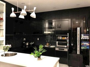 - mặt tiền 7a thành thái p14 q10 - dt: 5.8x15m cn: 80m2
- kết cấu : 1 hầm 5 lầu giá 22 tỷ