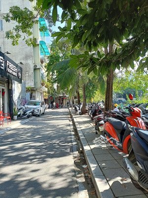 bán nhà mặt phố yên hoa - tây hồ- kinh doanh- vỉa hè- 109m - 7 tầng- thang máy- giá chào 60 tỷ