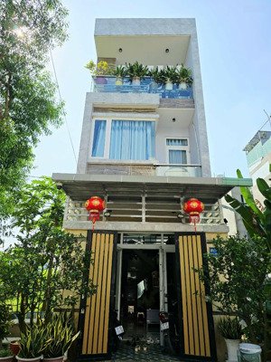 nhà phố 59m2, ngang 4m dài 14.8m ,,3 tầng, hoàn công đủ, đường ô tô 9m, gần chợ long phước.