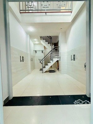 bán nhà hẻm 1/ quận 4 vị trí đẹp 5 tầng kdc hiện hữu giá chỉ nhỉnh 4 tỷ