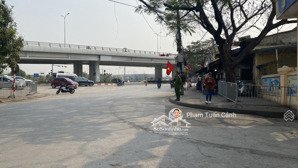 đầu tư cực đỉnh
bán nhanh nhà mặt phố cầu cốc, nam từ liêm dt 345m x3 tầng,mt 12m lôgóc. hơn 60 tỷ