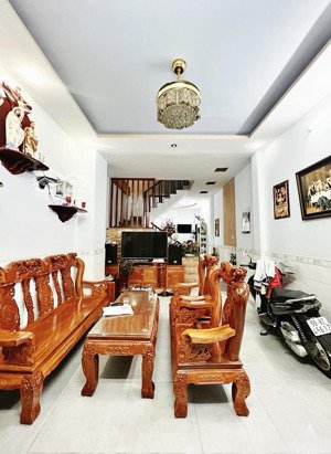 bán nhà đúc 3 tầng. hẻm ô tô nguyễn văn quá. dt 4m x 15m. giá 5 tỷ 350