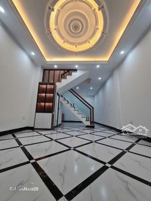 giải phóng - hơn 10 tỷ oto vào nhà - cách phố lớn vài chục mét - nhà dân 48m2 x 5 tầng.