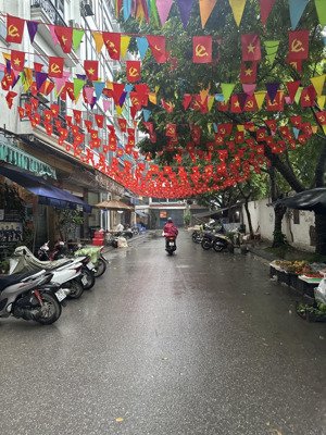 nhà mới 7 tầng thông sàn đường giải phóng - thang máy - chủ nhà tặng full nội thất mới tinh.