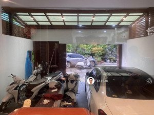 siêu phẩm 5 tầng lạc long quân- khu phân lô gara oto - lòng đường 7m, view hồ - nội thất gỗ lim xịn