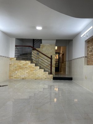 cho thuê mặt bằng mặt tiền hoa hồng p. 2 phú nhuận | 40m2 | ngang 4,2m | wc riêng | 15tr/tháng