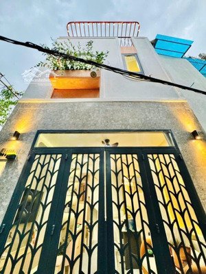 nhà đẹp đón tết,1/ xô viết nghệ tĩnh , phường 25, bình thạnh dt: 20m2, ngang 4x5m, 2 tầng .