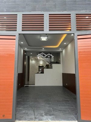nhà 3tầng, 50m ra vòng xoay phú hữu, hxh8m, 54m2, 6.x tỷ. nguyễn duy trinh, quận 9. có vỉa hè 2m