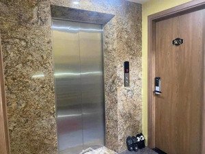 cho thuê nhà mới, lò đúc, hai bà trưng, vỉa hè, thang máy, pccc; nhà hàng, kd, vp 139m2* 5t- 83 tr