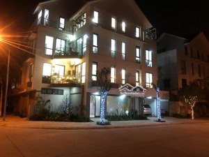 top siêu phẩm khu c cần bán không thể đẹp hơn, căn góc hoàn thiện siêu đẹp.