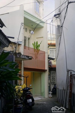 chính chủ. nhà 1 trệt 1 lầu. ngay bv hồng đức thống nhất p11 gv . dt 4 x 10