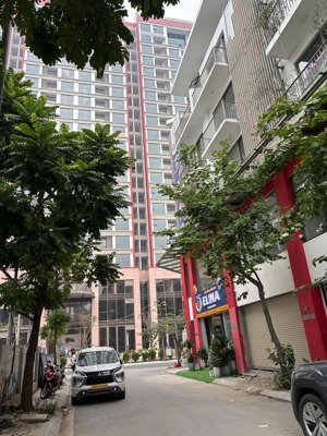 rẻ nhất liền kề khai sơn xát chung cư kinh doanh sầm uất - dt 80m 6 tầng mt 5m5 - chỉ 22 tỷ.