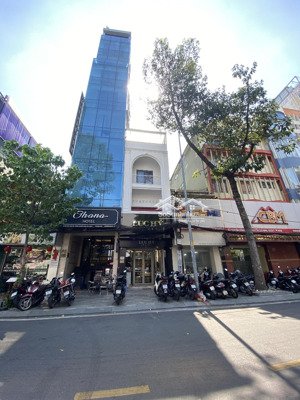 hấp dẫn nhất quận 1 mt cô bắc quận 1 dt 4x11m nở hậu 6,7m 55m2 đất, 3 tầng kiên cố, giá 24,1 tỷ