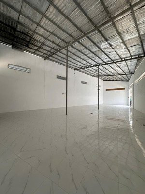 cho thuê nhà kho quận 7 dt 1500m vách tường xây kiên cố.