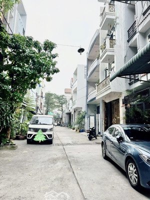 nhà 4 tầng hxh 8m sát mt tân hương, dt 62m2 (4x15) 5pn 5wc. nhỉnh 9 tỷ